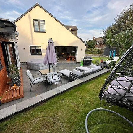 Modern Harrogate House Sleeps 10, Cinema Room & Hot Tub Εξωτερικό φωτογραφία
