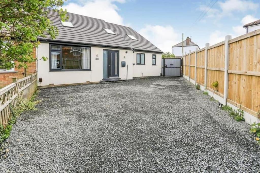Modern Harrogate House Sleeps 10, Cinema Room & Hot Tub Εξωτερικό φωτογραφία