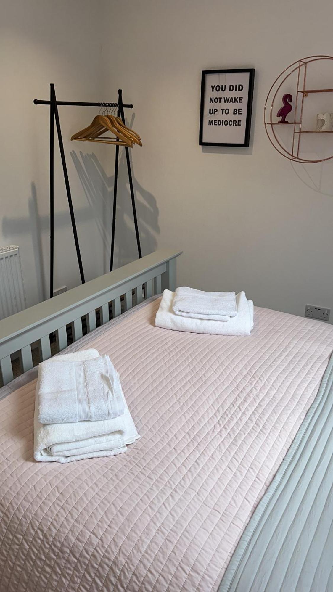 Modern Harrogate House Sleeps 10, Cinema Room & Hot Tub Εξωτερικό φωτογραφία